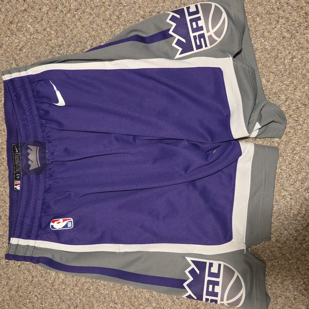 Sacramento Kings - Nike Purple Shorts (L)